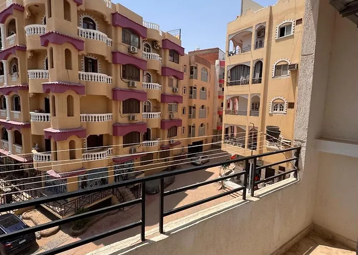 Apartment Charming With Sunny Balcony, Walk To Sheraton St Hurghada