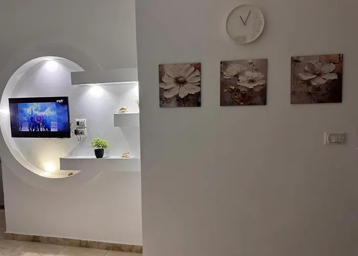 Charming With Sunny Balcony, Walk To Sheraton St *
