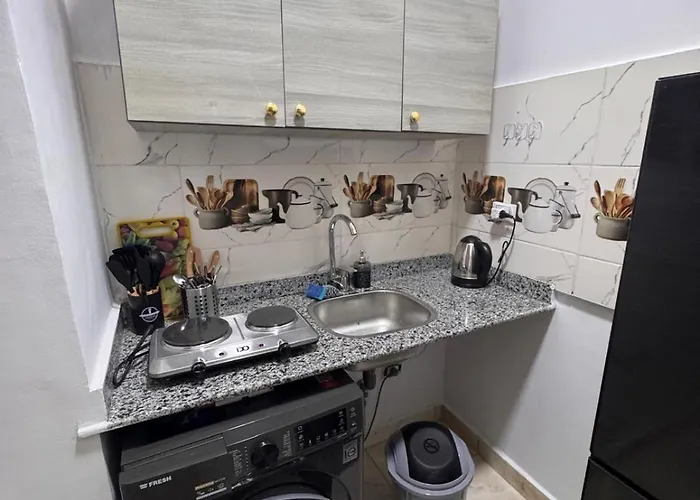Charming With Sunny Balcony, Walk To Sheraton St *