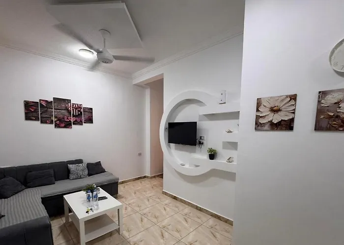 Charming With Sunny Balcony, Walk To Sheraton St * Hurghada