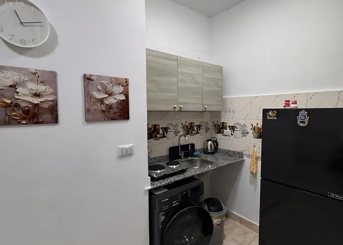 Charming With Sunny Balcony, Walk To Sheraton St *